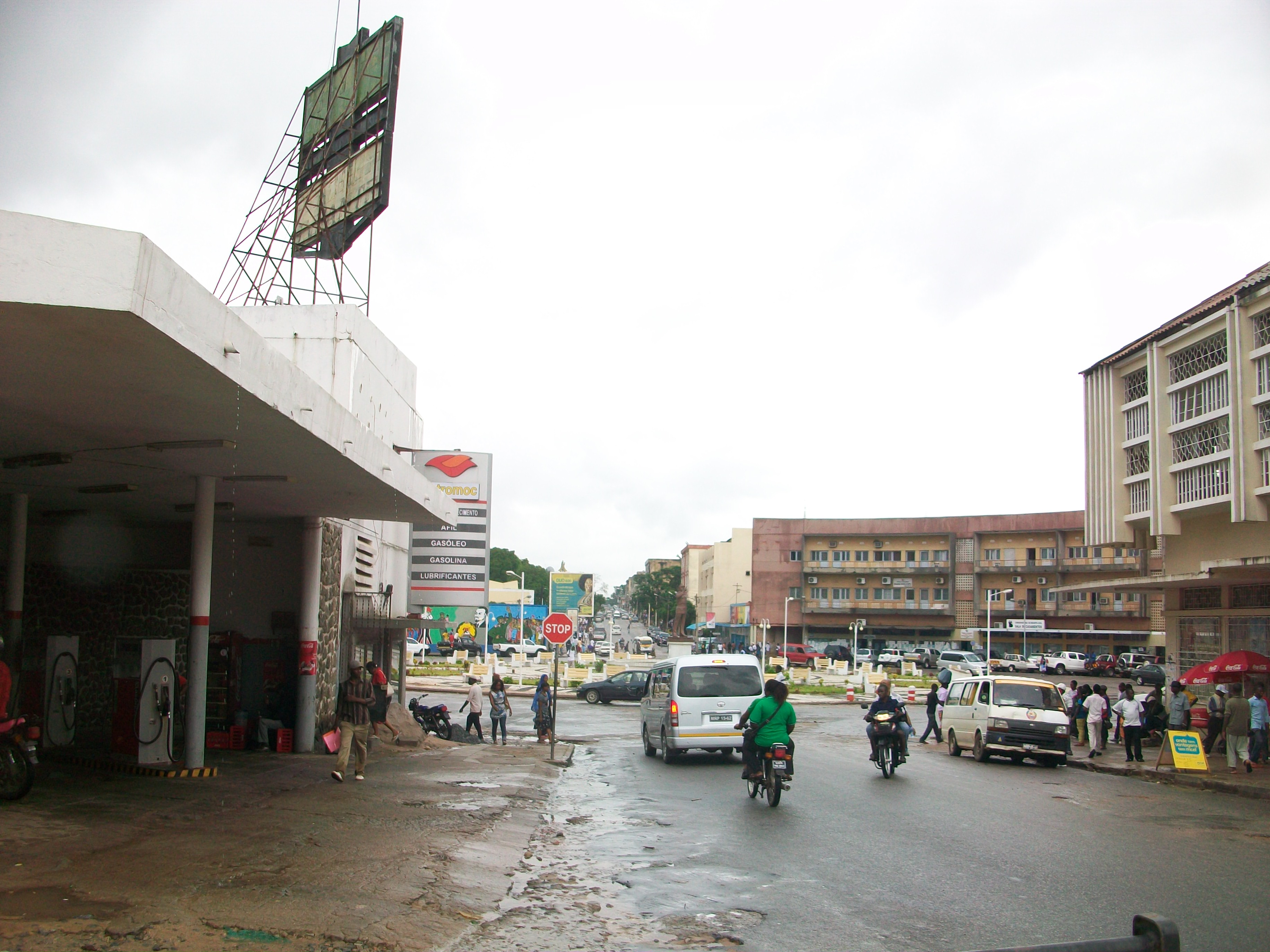 The city streets of Nampula, Mozambique. Photo courtesy of Dave & Jill Holmes.
