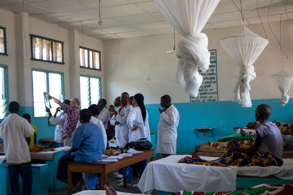 Patient beds on the right, with Dr. Rice and Vanga medical staff on the left. Photo by Mark & Kelly Hewes.