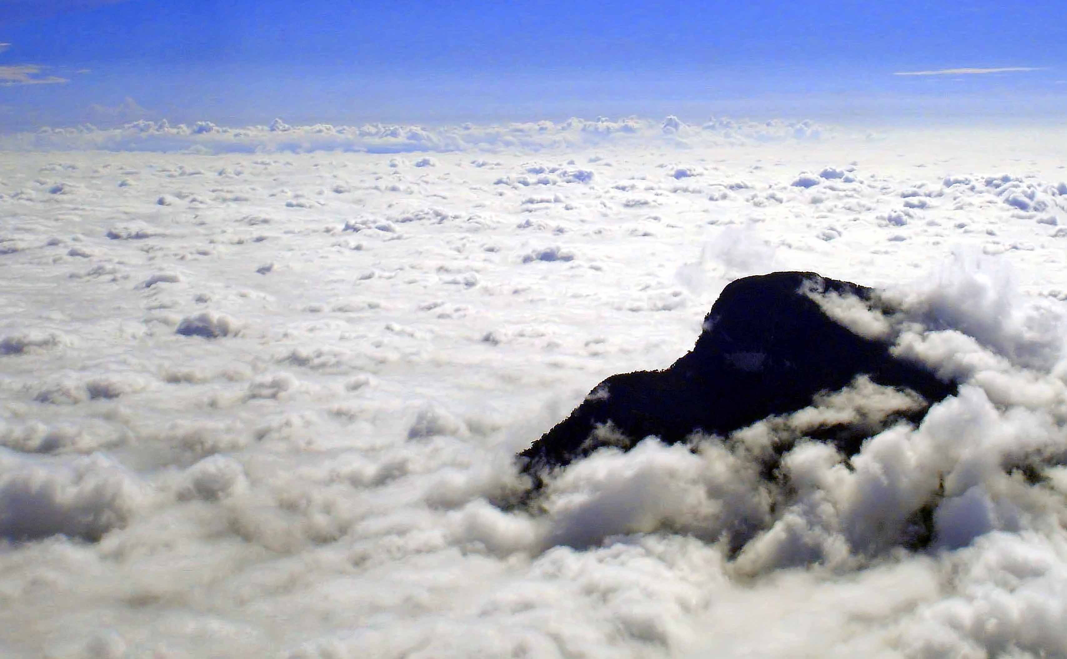 FlyingInTwoWorlds01