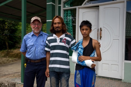 MAF Base Manager Tim Maynard with Chandra and his father at the Rumah Singgah