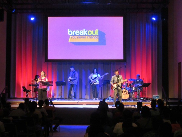 A team from Southland Christian Church leads worship during the Breakout conference, March 2016. Photo courtesy of Sonlight Academy.