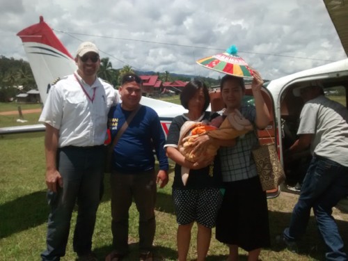 Pilot Tyler Schmidt with baby Tyler Semidt and his parents.